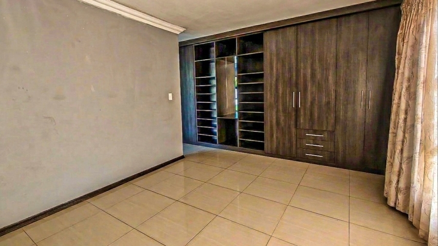 5 Bedroom Property for Sale in White River Estates Mpumalanga