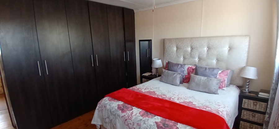 4 Bedroom Property for Sale in Kromdraai AH Mpumalanga