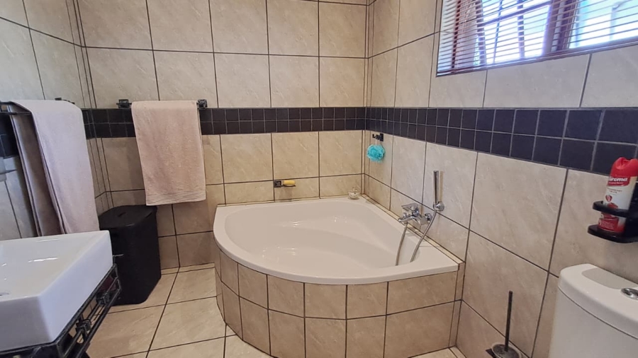 4 Bedroom Property for Sale in West Acres Mpumalanga