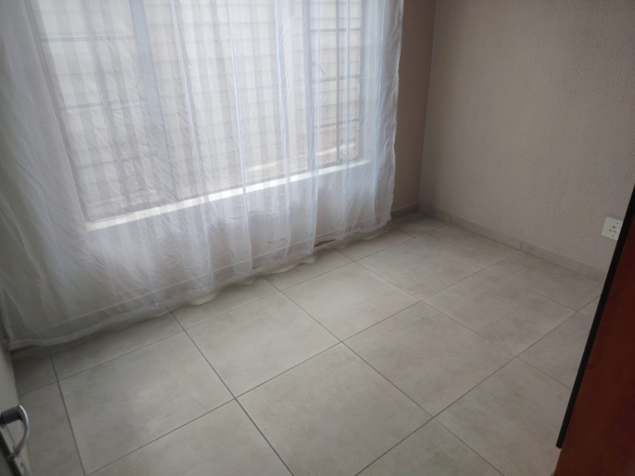 To Let 2 Bedroom Property for Rent in West Acres Mpumalanga