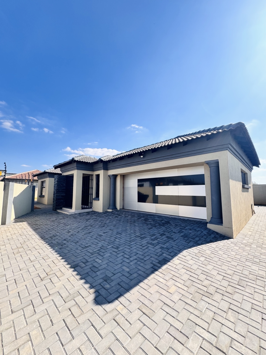 4 Bedroom Property for Sale in Aerorand Mpumalanga