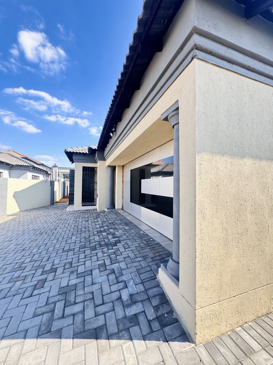 4 Bedroom Property for Sale in Aerorand Mpumalanga