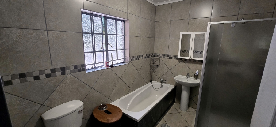 5 Bedroom Property for Sale in Colts Hill Mpumalanga