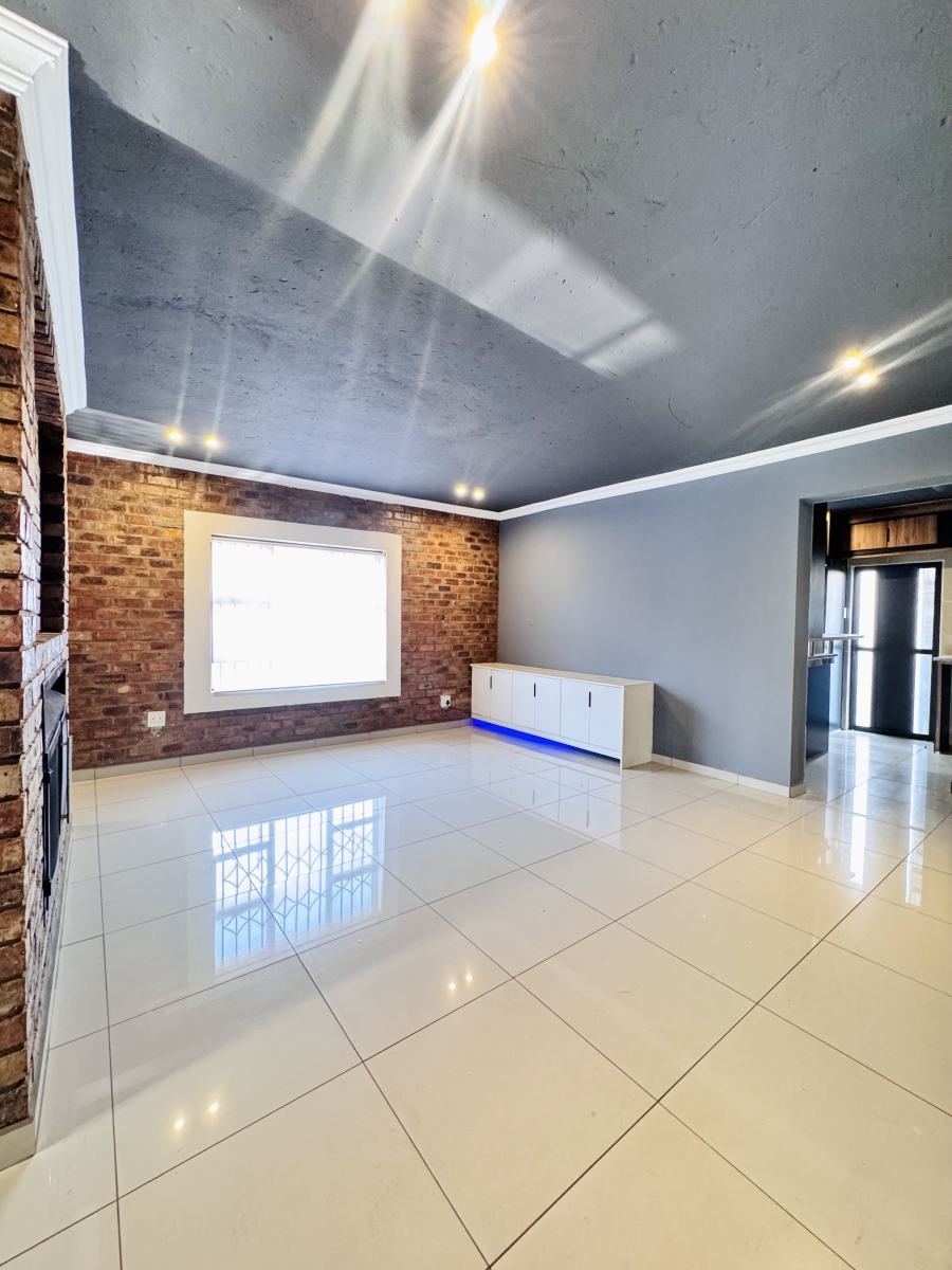 5 Bedroom Property for Sale in Mineralia Mpumalanga