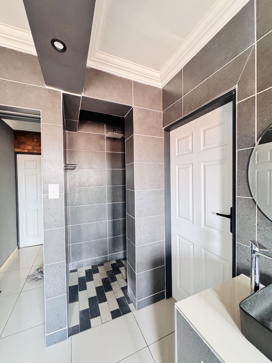 5 Bedroom Property for Sale in Mineralia Mpumalanga