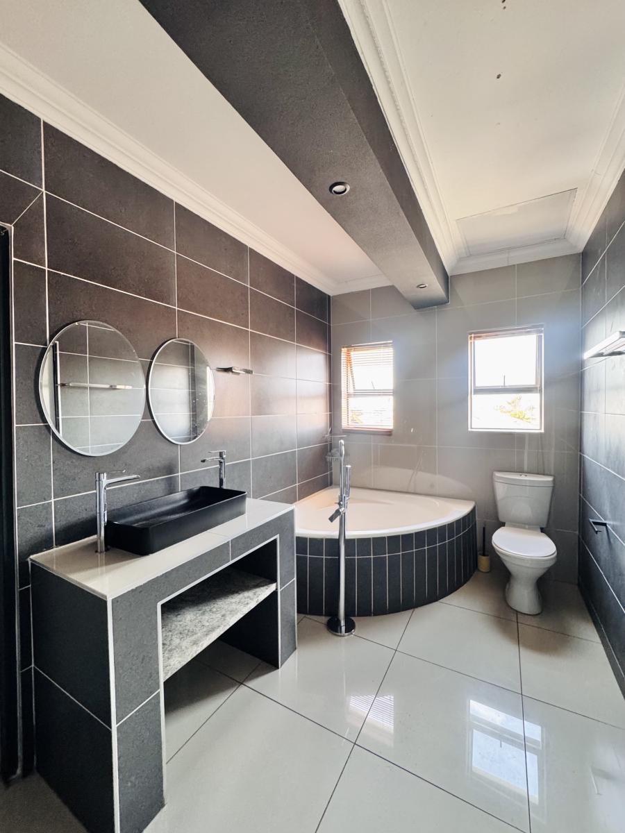 5 Bedroom Property for Sale in Mineralia Mpumalanga