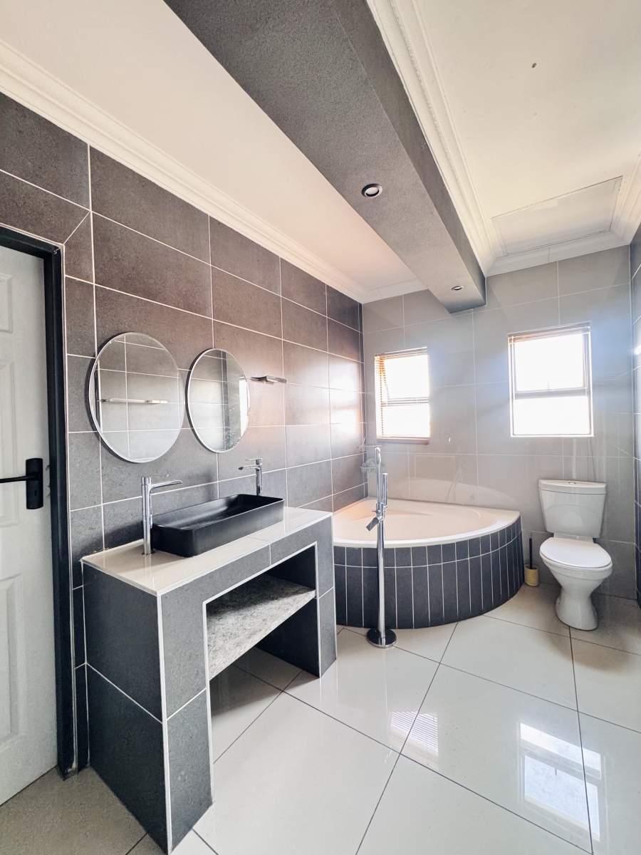 5 Bedroom Property for Sale in Mineralia Mpumalanga