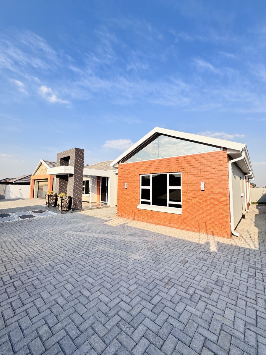 4 Bedroom Property for Sale in Aerorand Mpumalanga