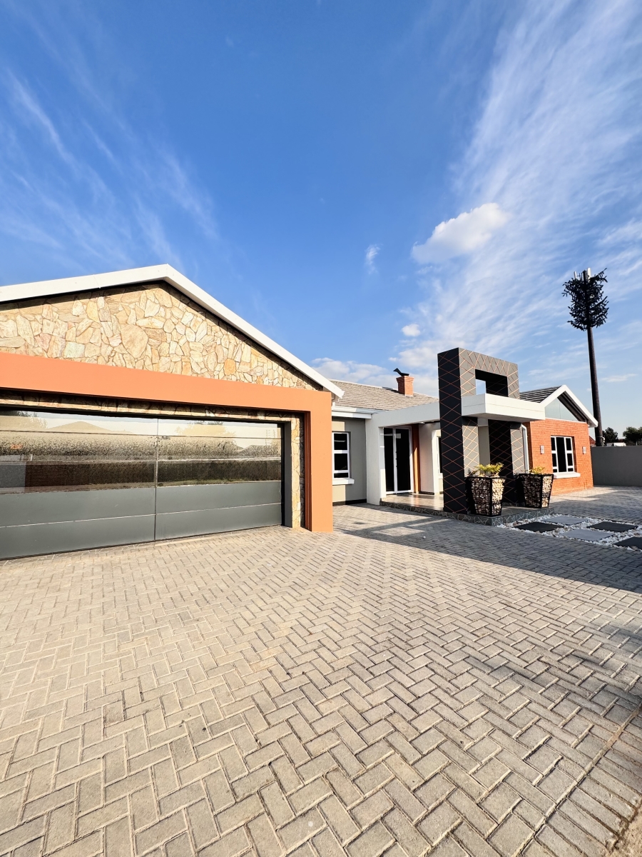 4 Bedroom Property for Sale in Aerorand Mpumalanga