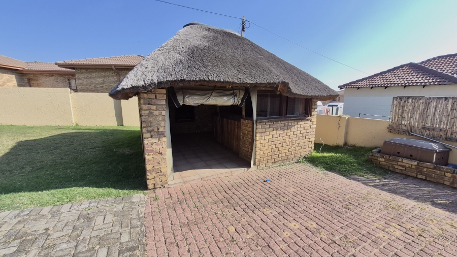 3 Bedroom Property for Sale in Model Park Mpumalanga