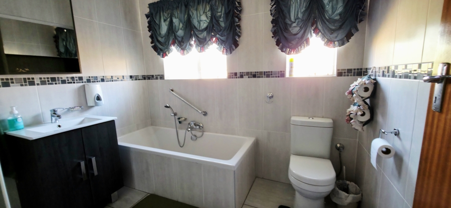 4 Bedroom Property for Sale in Ben Fleur Mpumalanga