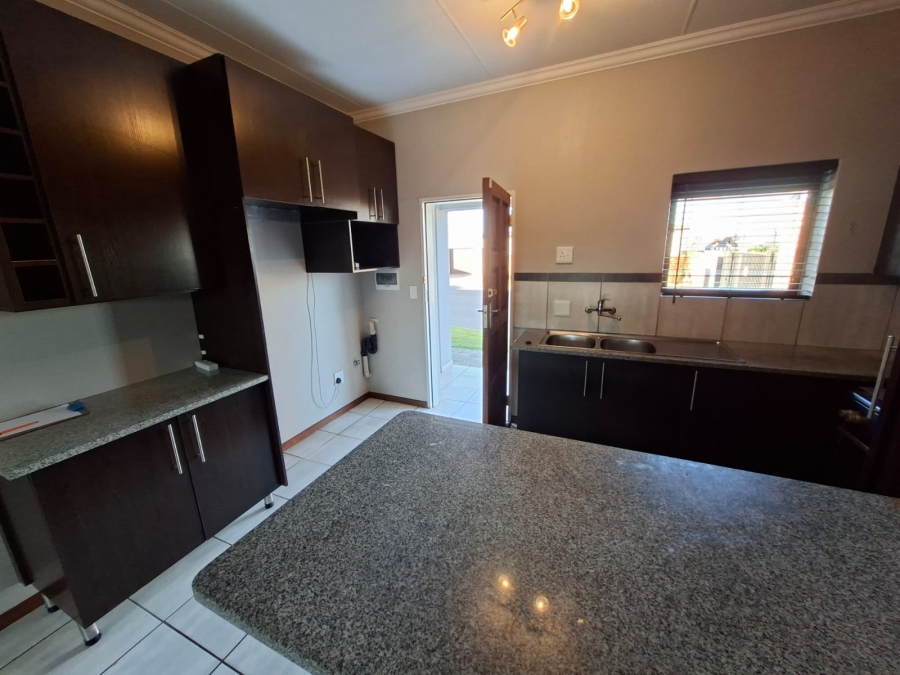 To Let 3 Bedroom Property for Rent in Terra Nova Mpumalanga