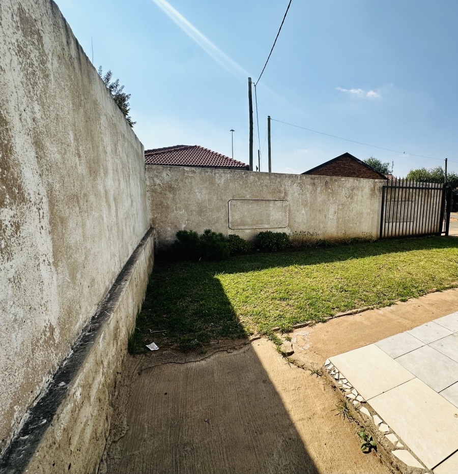 2 Bedroom Property for Sale in Kwaguqa Ext 10 Mpumalanga