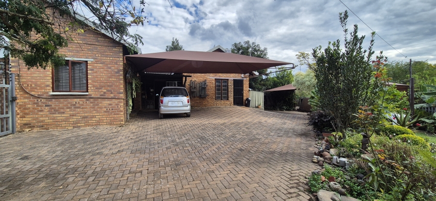 5 Bedroom Property for Sale in West Acres Mpumalanga