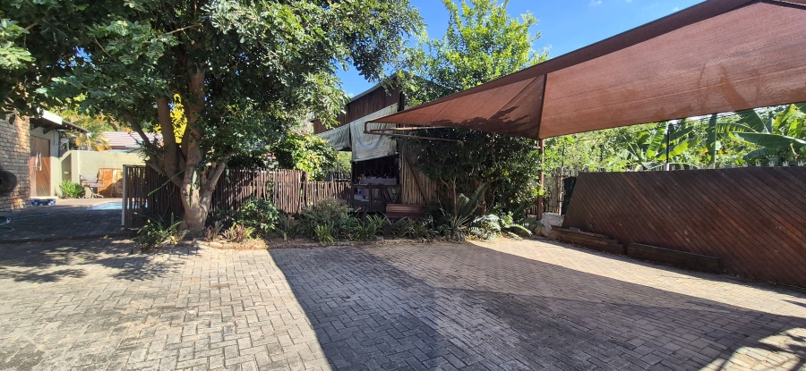 5 Bedroom Property for Sale in West Acres Mpumalanga