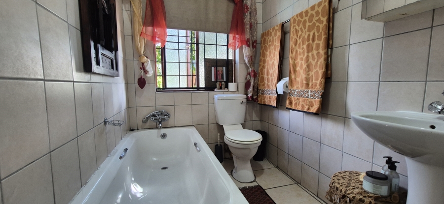5 Bedroom Property for Sale in West Acres Mpumalanga