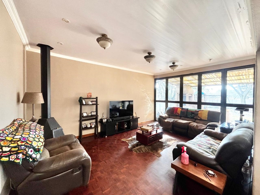 5 Bedroom Property for Sale in Secunda Mpumalanga