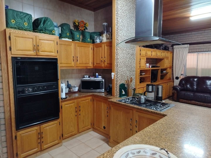 5 Bedroom Property for Sale in Nelspruit Ext 11 Mpumalanga