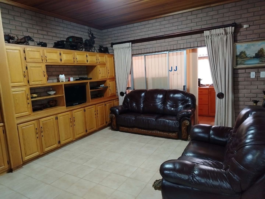 5 Bedroom Property for Sale in Nelspruit Ext 11 Mpumalanga