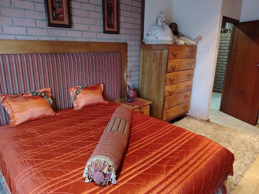 5 Bedroom Property for Sale in Nelspruit Ext 11 Mpumalanga