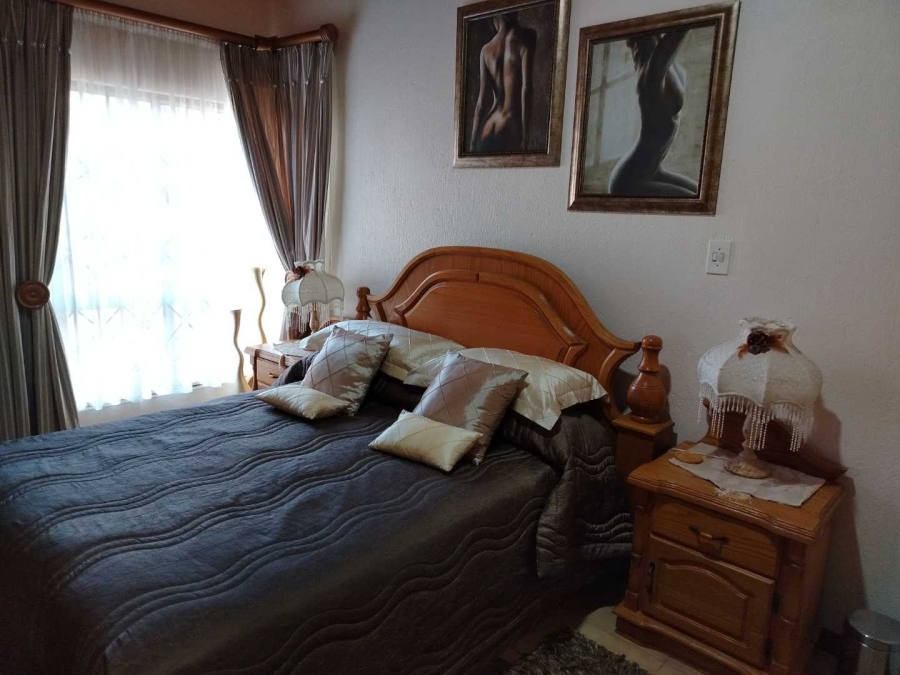 5 Bedroom Property for Sale in Nelspruit Ext 11 Mpumalanga