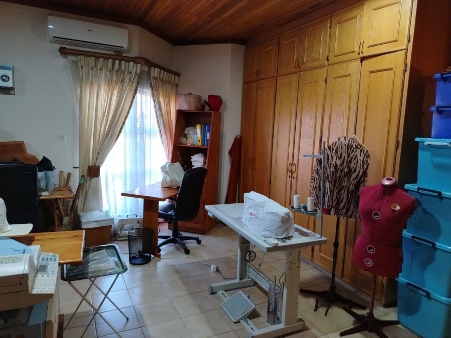 5 Bedroom Property for Sale in Nelspruit Ext 11 Mpumalanga