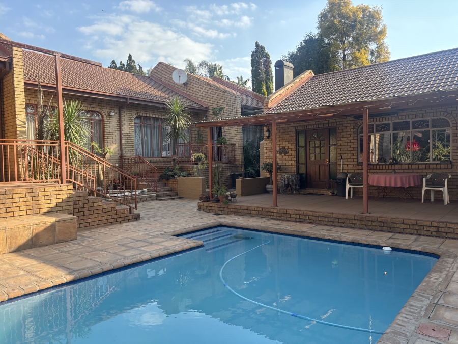 5 Bedroom Property for Sale in Ben Fleur Mpumalanga