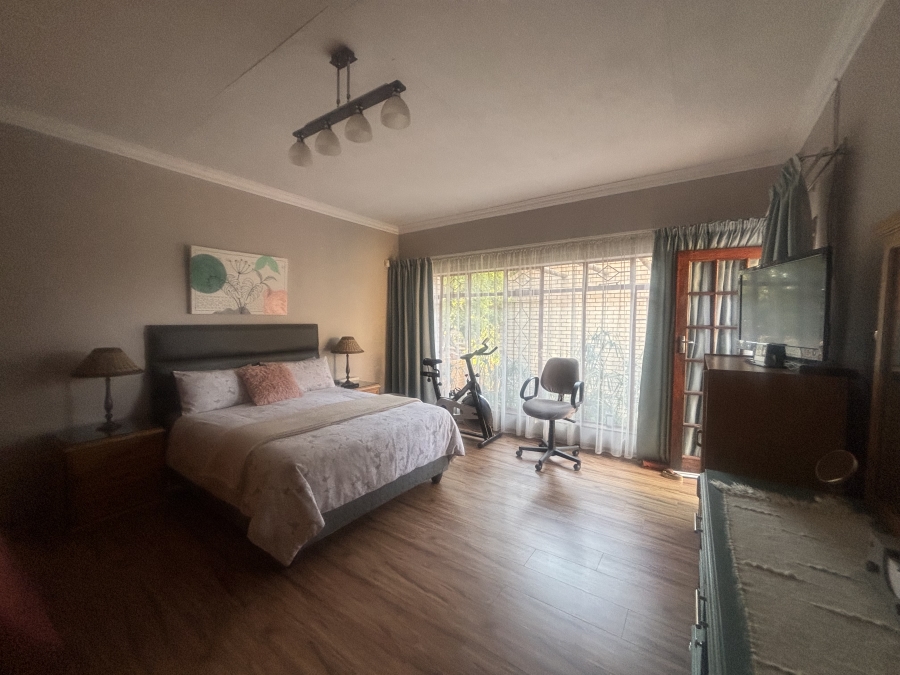 5 Bedroom Property for Sale in Ben Fleur Mpumalanga