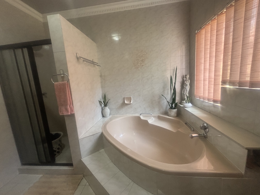5 Bedroom Property for Sale in Ben Fleur Mpumalanga