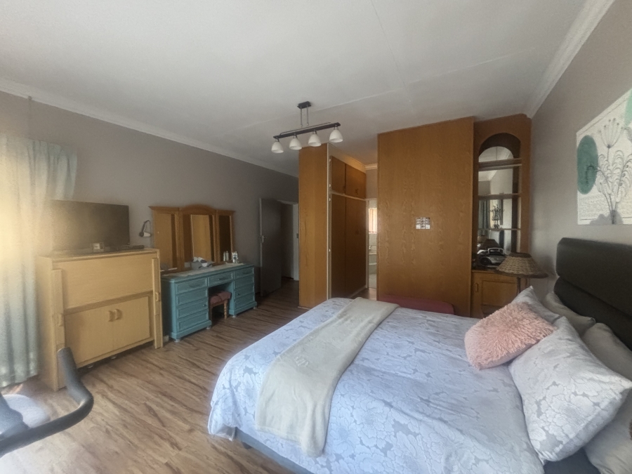 5 Bedroom Property for Sale in Ben Fleur Mpumalanga