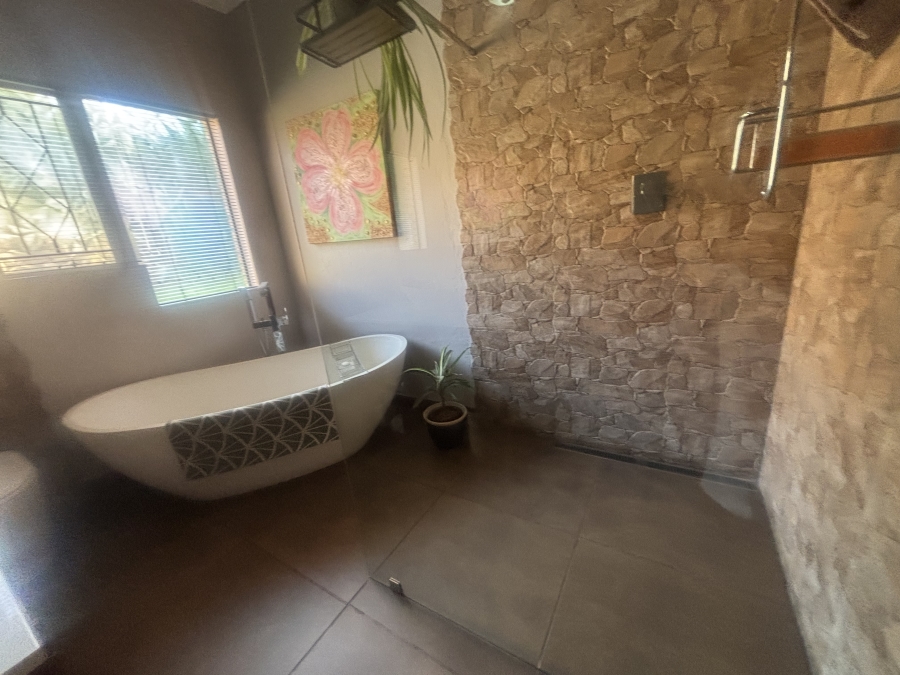5 Bedroom Property for Sale in Ben Fleur Mpumalanga
