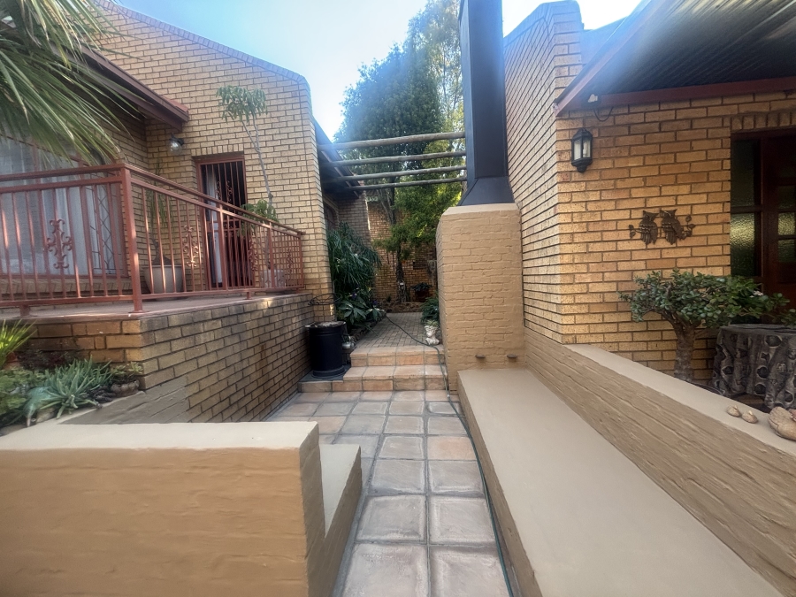 5 Bedroom Property for Sale in Ben Fleur Mpumalanga