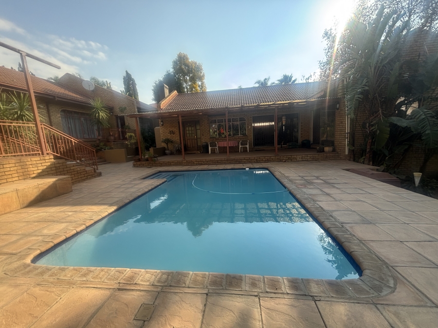 5 Bedroom Property for Sale in Ben Fleur Mpumalanga