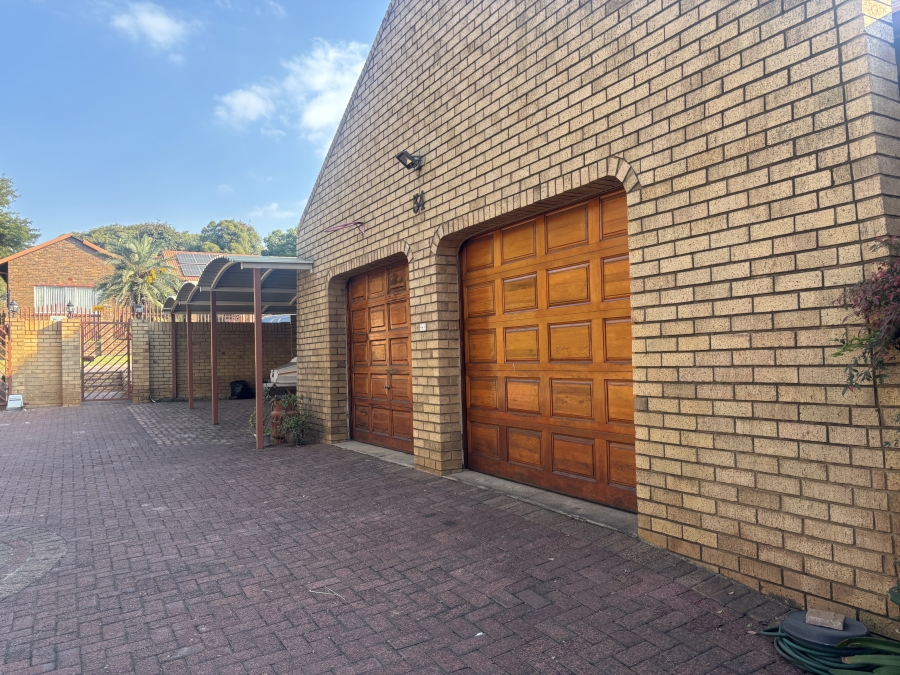 5 Bedroom Property for Sale in Ben Fleur Mpumalanga