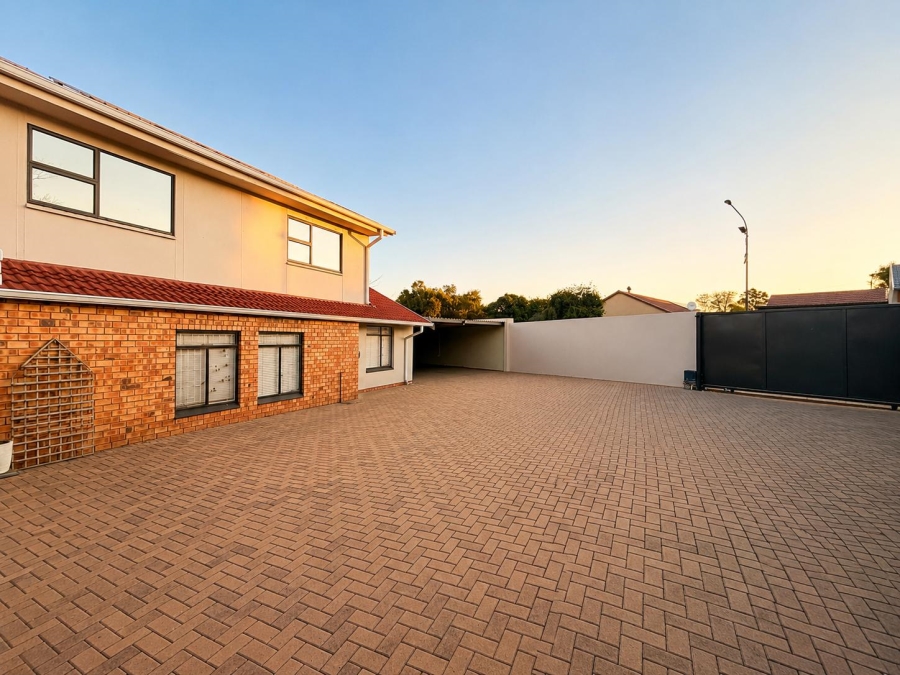 5 Bedroom Property for Sale in Secunda Mpumalanga