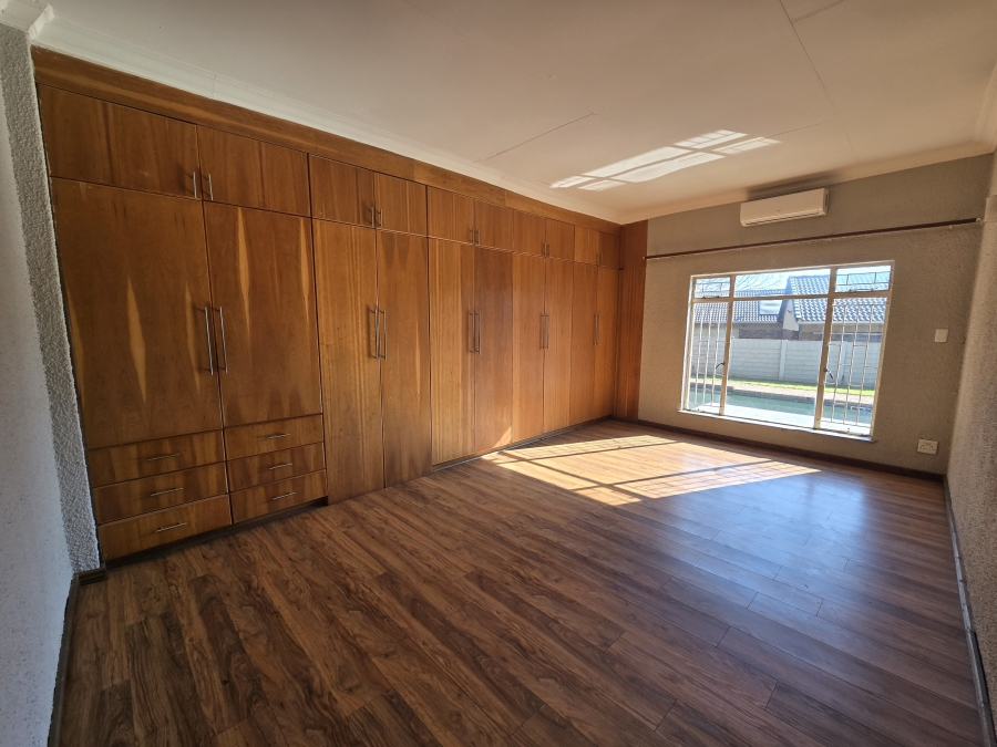 4 Bedroom Property for Sale in Aerorand Mpumalanga