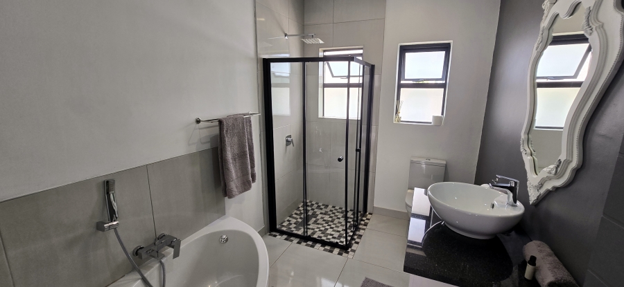 5 Bedroom Property for Sale in Elawini Lifestyle Estate Mpumalanga