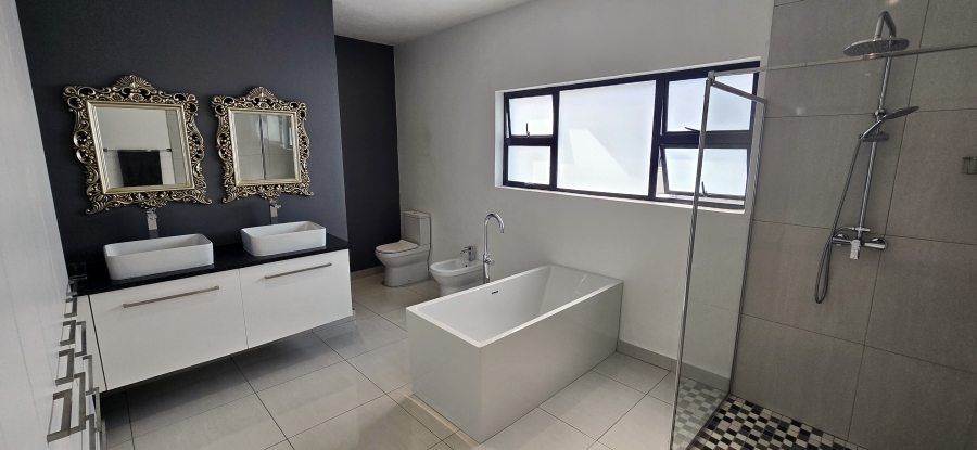 5 Bedroom Property for Sale in Elawini Lifestyle Estate Mpumalanga