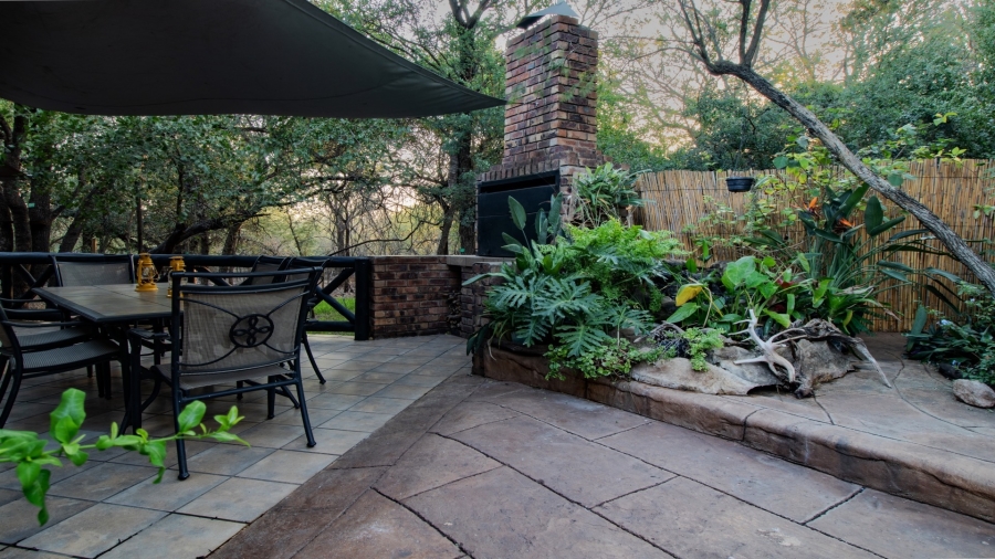 5 Bedroom Property for Sale in Marloth Park Mpumalanga