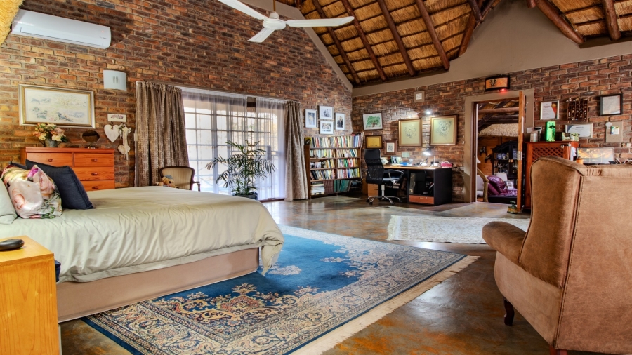 5 Bedroom Property for Sale in Marloth Park Mpumalanga
