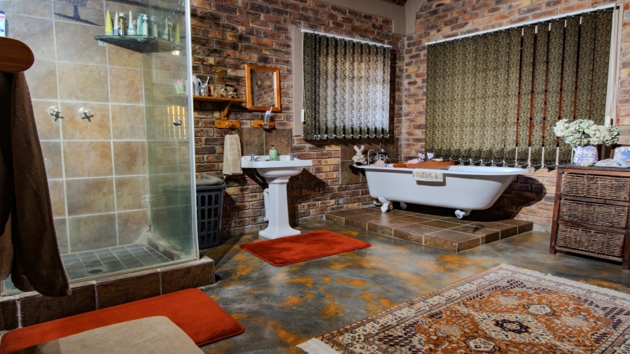 5 Bedroom Property for Sale in Marloth Park Mpumalanga