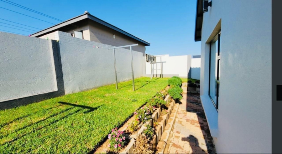 5 Bedroom Property for Sale in Elawini Lifestyle Estate Mpumalanga