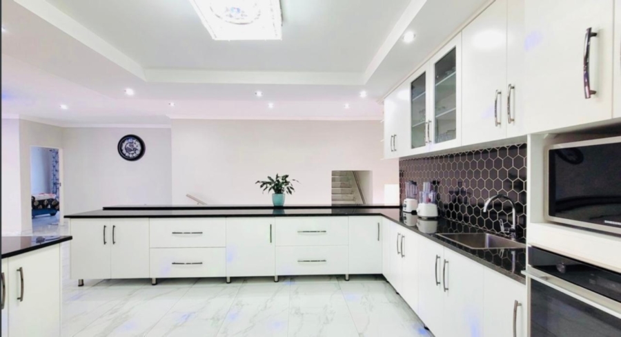 5 Bedroom Property for Sale in Elawini Lifestyle Estate Mpumalanga