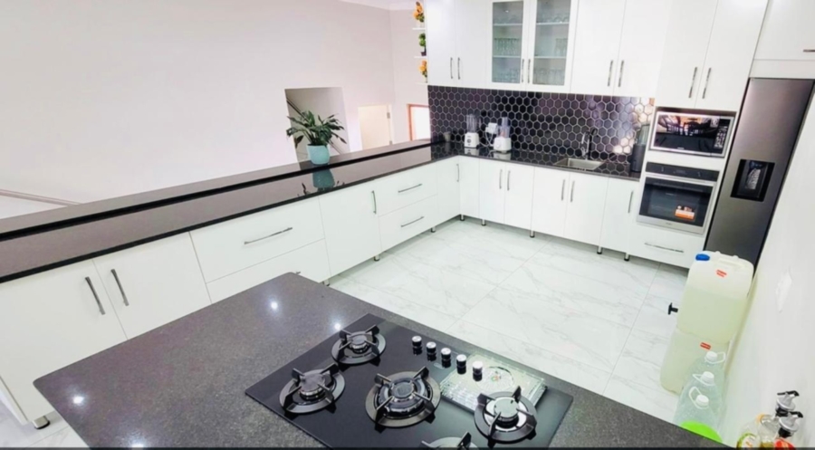 5 Bedroom Property for Sale in Elawini Lifestyle Estate Mpumalanga