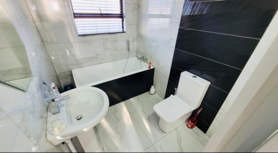 5 Bedroom Property for Sale in Elawini Lifestyle Estate Mpumalanga