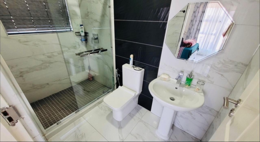 5 Bedroom Property for Sale in Elawini Lifestyle Estate Mpumalanga