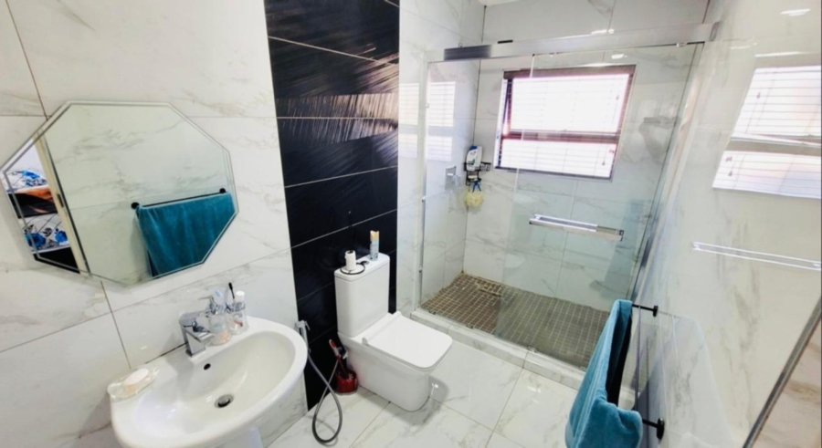 5 Bedroom Property for Sale in Elawini Lifestyle Estate Mpumalanga