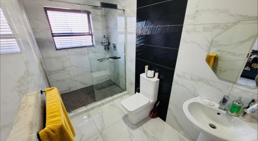 5 Bedroom Property for Sale in Elawini Lifestyle Estate Mpumalanga