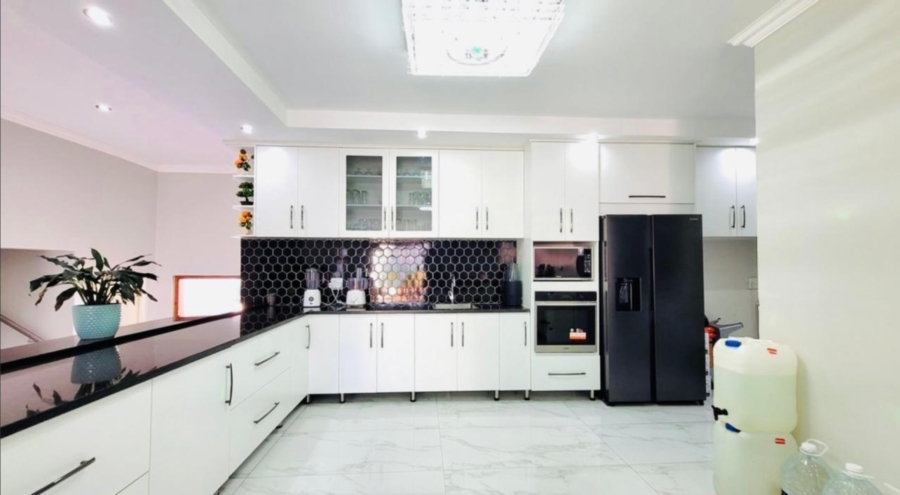 5 Bedroom Property for Sale in Elawini Lifestyle Estate Mpumalanga