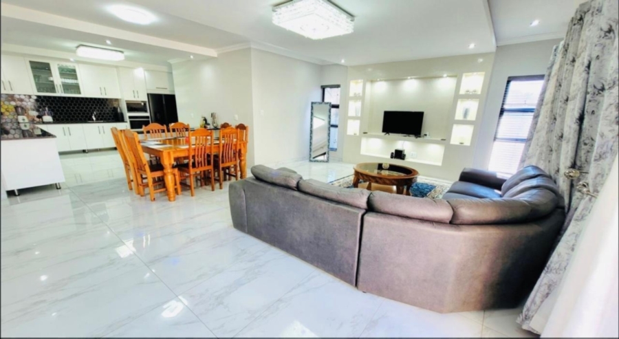 5 Bedroom Property for Sale in Elawini Lifestyle Estate Mpumalanga